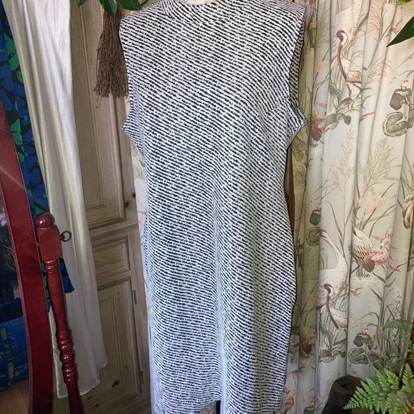 Sharagano Plus Size Sleeveless Textured Sheath Dress Black White sz 16 - Picture 3 of 8